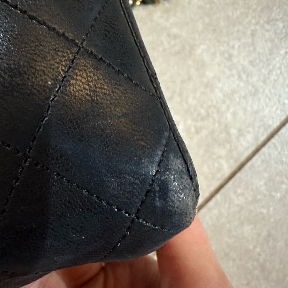 **AUTHENTIC** Chanel vintage classic flap bag in black - Picture 9 of 16